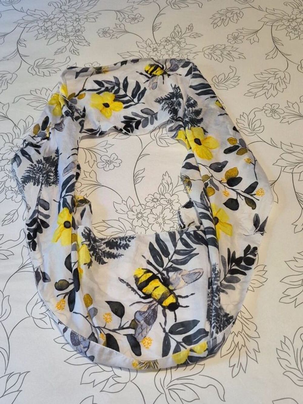 Bee Infinity loop scarf